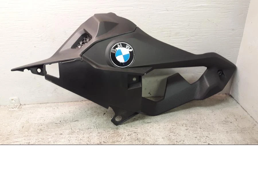 tapa lateral BMW