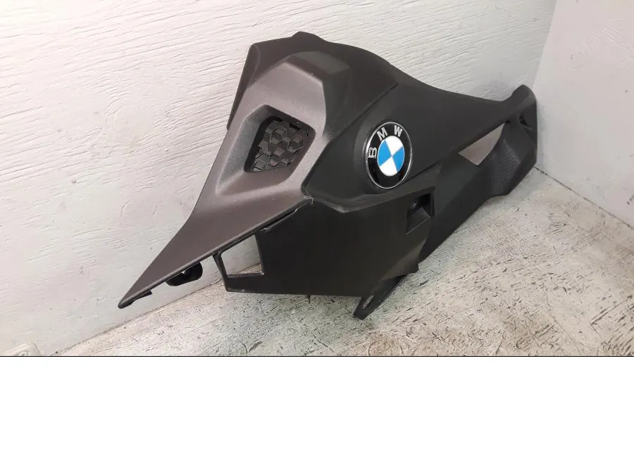 tapa lateral BMW