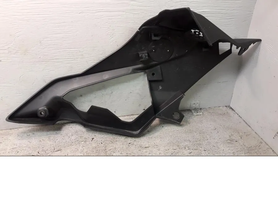 tapa lateral BMW