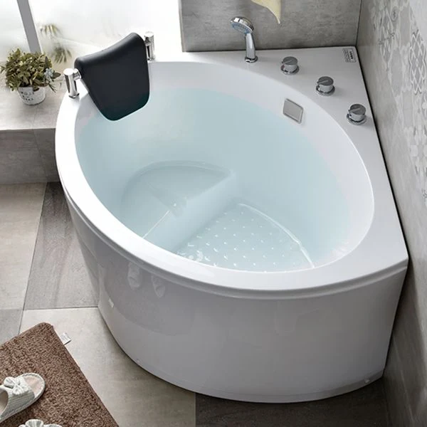 Bañera acrílica de esquina, baño blanco moderno de espaldas la pared Clearhalo