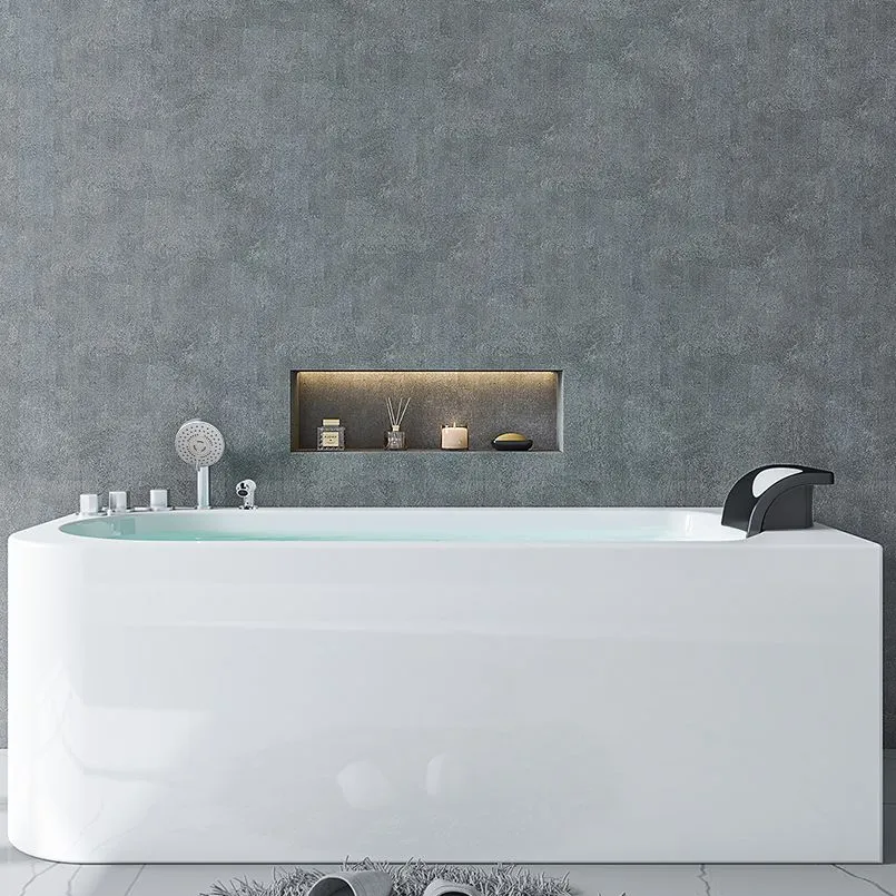 Bañera de acrílico con acabado antiguo, rectangular, de espaldas la pared Clearhalo