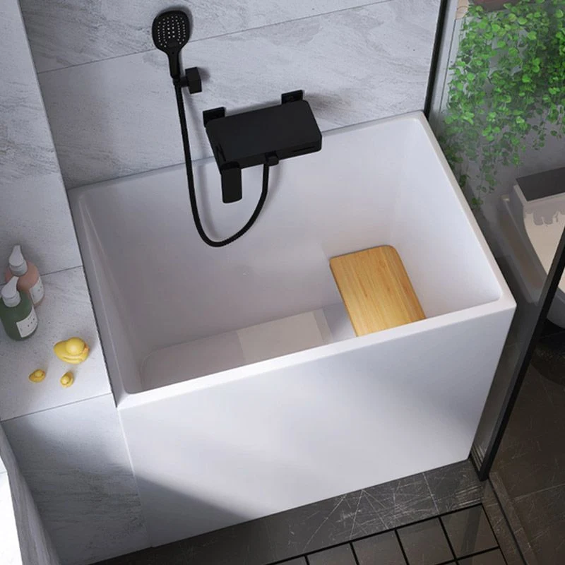Bañera independiente de estilo moderno, bañera rectangular de acrílico en color blanco Clearhalo