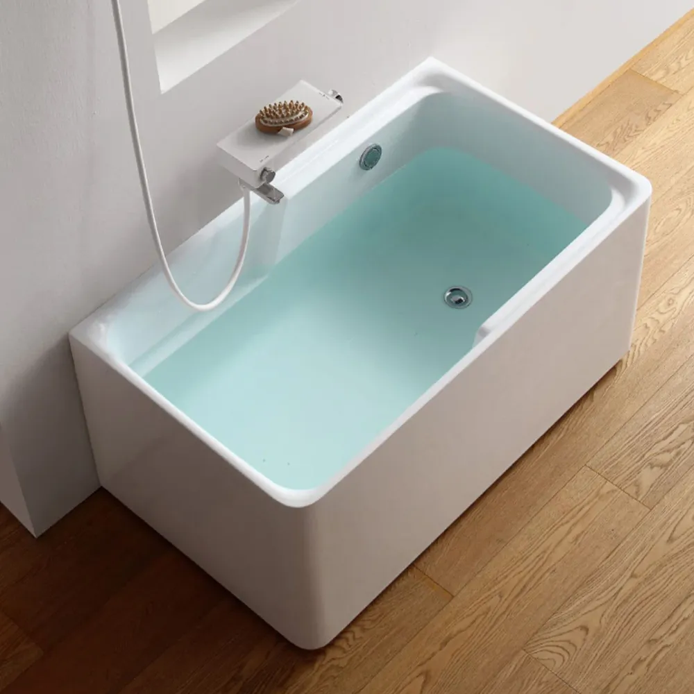 Bañera de inmersión rectangular, bañera de acrílico con acabado antiguo, de espaldas la pared Clearhalo