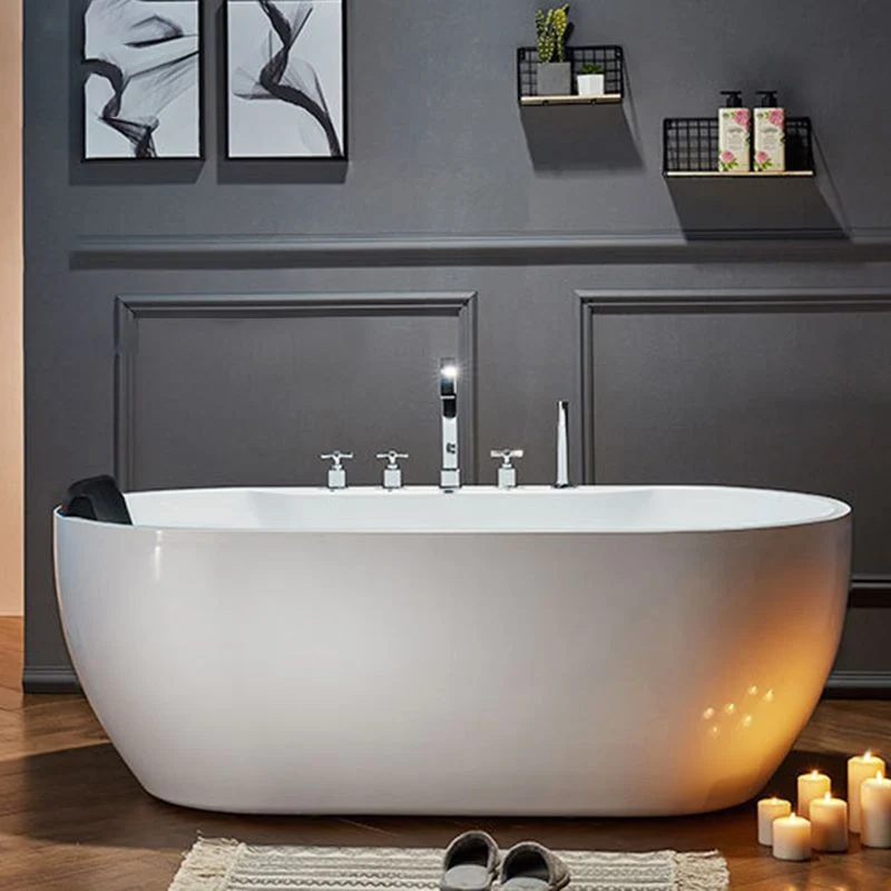 Bañera ovalada moderna, bañera acrílica blanca con grifo para baño Clearhalo