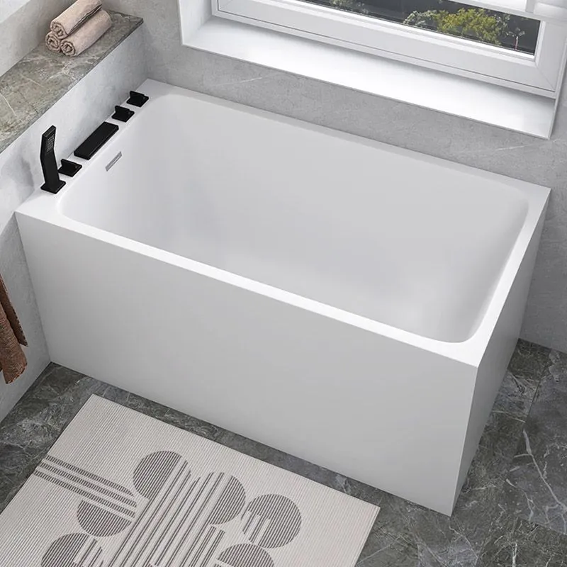 Bañera rectangular de acrílico blanco moderno de espaldas la pared con bañera de drenaje Clearhalo