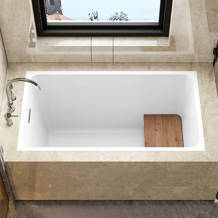 Bañera rectangular empotrada de acrílico Bañera moderna blanca de espaldas la pared Clearhalo