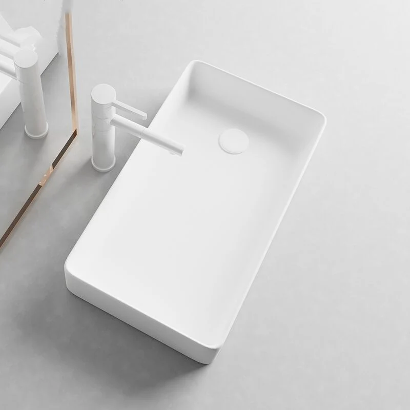 Lavabo de baño blanco, grifo de porcelana rectangular, lavabo de baño con rebosadero Clearhalo