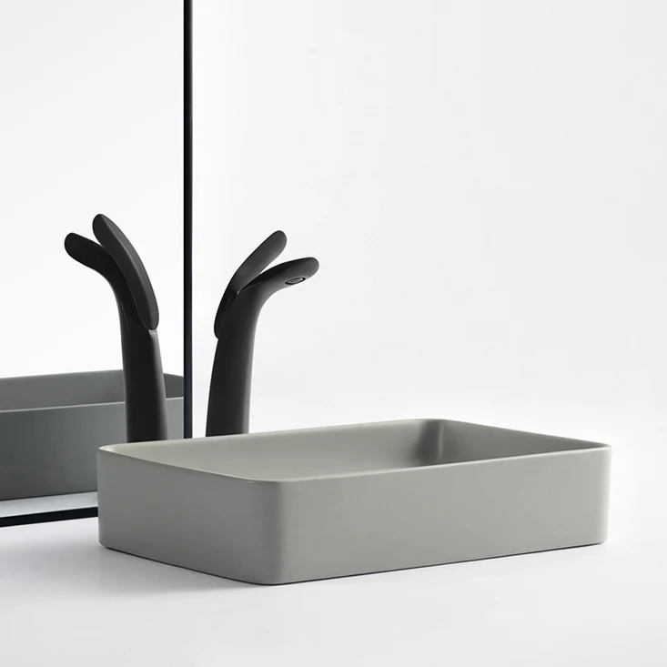 Lavabo de baño moderno rectangular de porcelana con lavabo de drenaje emergente Clearhalo