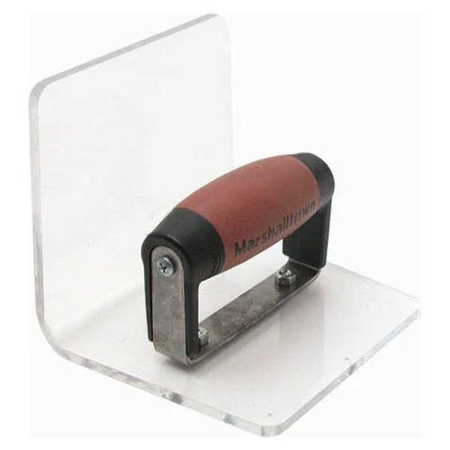 Herramienta de escalón para calas acrílica Marshalltown® con mango Durasoft® - 5 5/8" x 5" x 5"