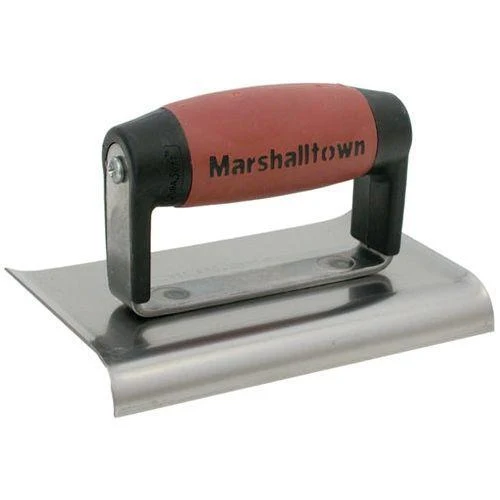 Marshalltown® 6 X 4 Fratasadora con Extremos Curvos, Radio de 3/8", Borde de 1/2", Mango Durasoft®