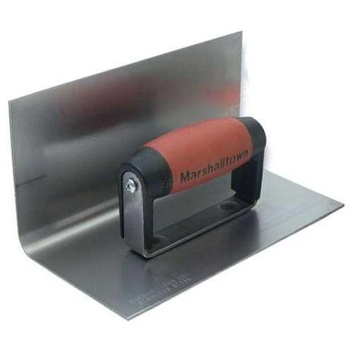 Marshalltown® Llana esquinera de acero inoxidable con mango Durasoft® - 8" x 4" x 4"