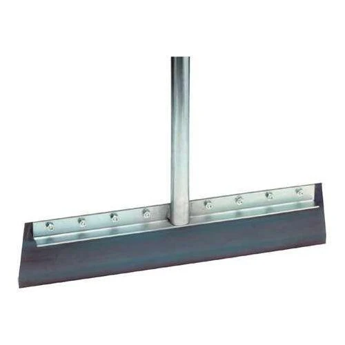Raspador de piso Marshalltown® de 20 x 4 con mango de 60"
