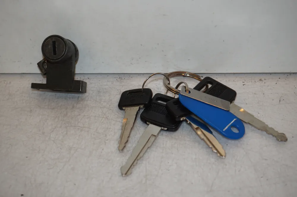 cerradura de sillín Suzuki