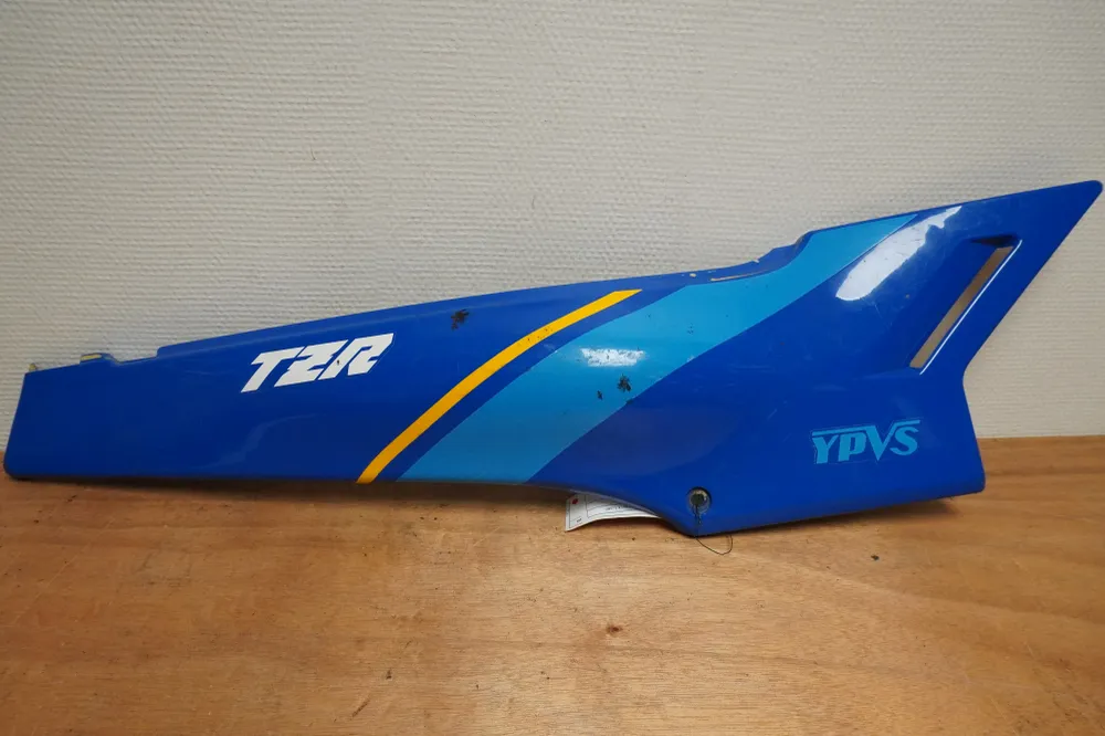 panel lateral Yamaha