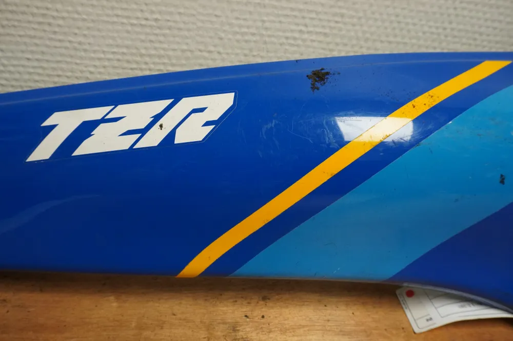 panel lateral Yamaha