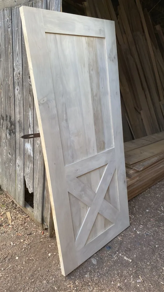 Puerta Granero tipo cruz Casa Zaru