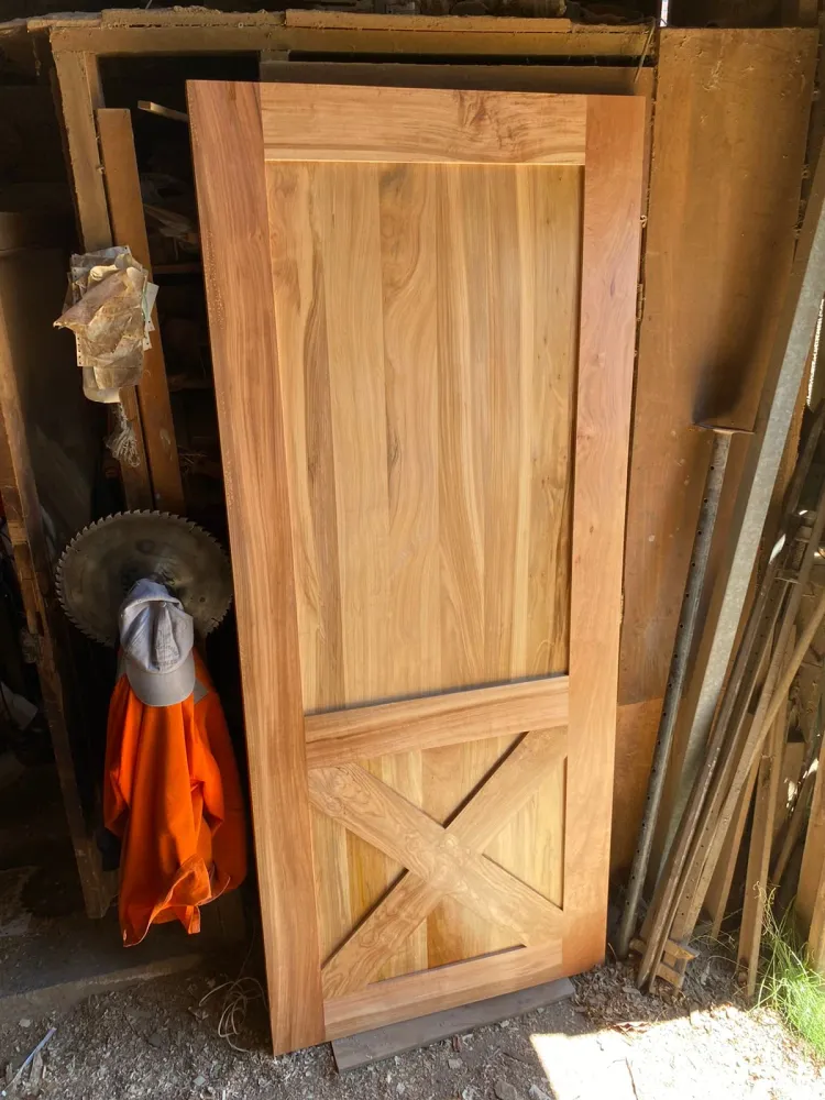 Puerta Granero tipo cruz Casa Zaru