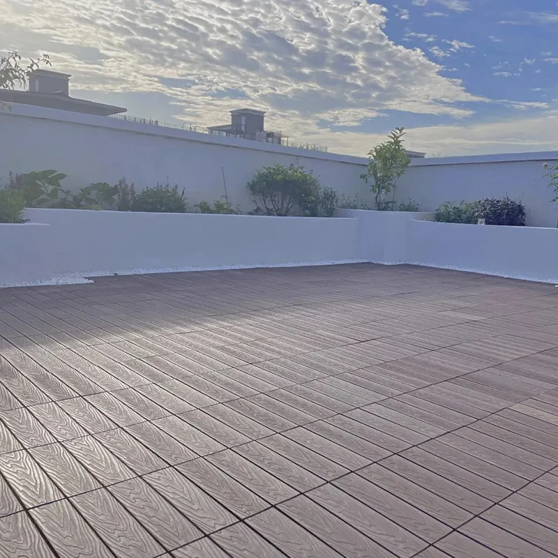 El Decking del modelo rayado teja el patio al aire libre del tablón cuadrado de la cubierta que entrelaza Clearhalo