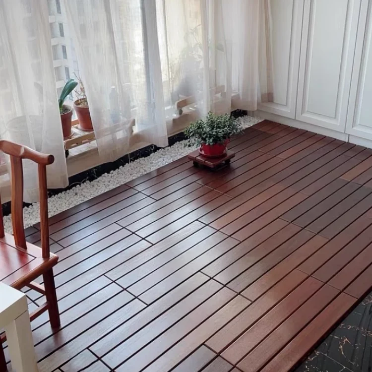 Laminado resistente al rayado del suelo laminado moderno del tablón de la nuez Clearhalo