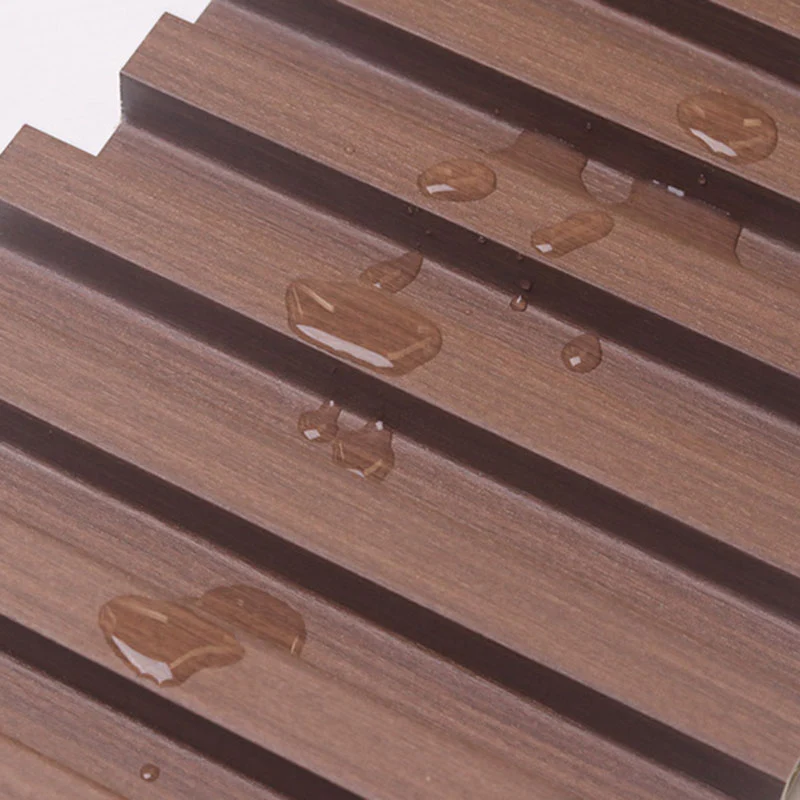 Los paneles de pared de madera modernos pegan el panel de pared impermeable de la sala de estar Marron Clearhalo