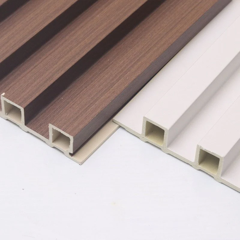 Los paneles de pared de madera modernos pegan el panel de pared impermeable de la sala de estar Marron Clearhalo
