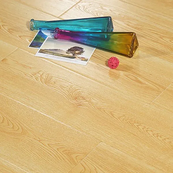 Piso laminado de estilo moderno Piso laminado resistente rayones de madera Clearhalo