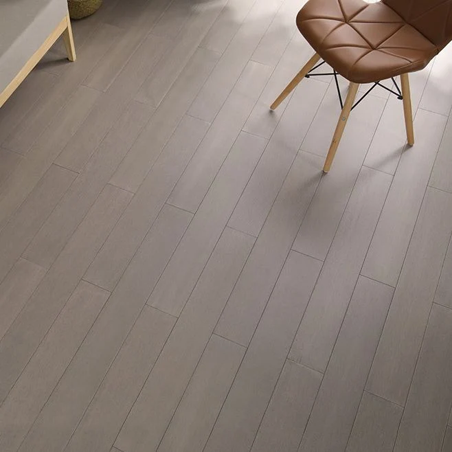 Piso laminado de estilo moderno Piso laminado de madera maciza resistente rayones Clearhalo