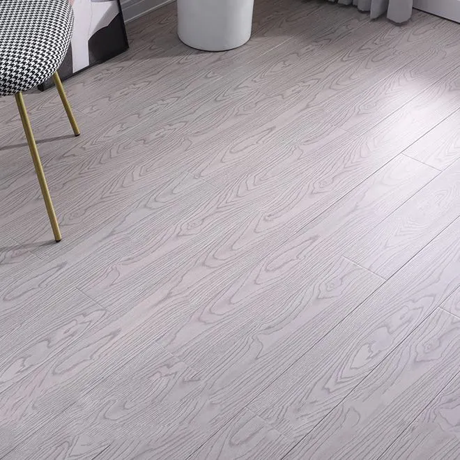 Piso laminado de estilo moderno Piso laminado de madera maciza resistente rayones Clearhalo