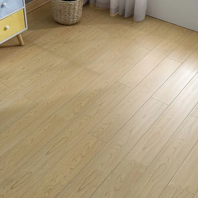 Piso laminado de madera maciza moderno Piso laminado de color claro Clearhalo