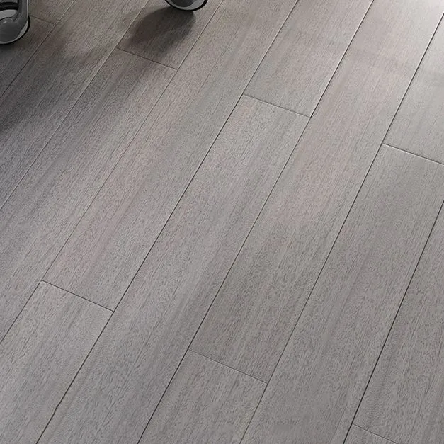 Piso laminado de madera maciza moderno Piso laminado de color claro Clearhalo