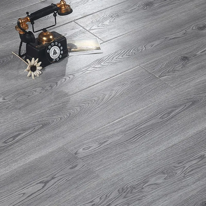 Piso laminado de madera maciza Piso laminado de estilo moderno resistente rayones Clearhalo