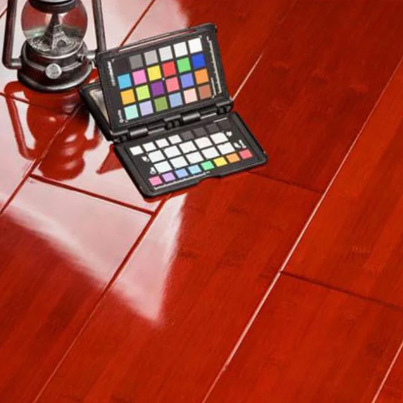 Piso laminado moderno piso de madera interior marrón sala de estar mediana Clearhalo
