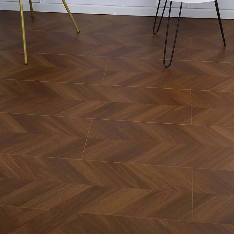 Piso laminado para sala de estar Piso laminado resistente rayones de madera Clearhalo