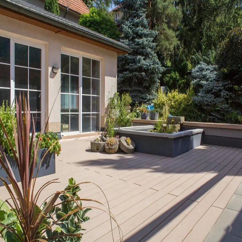 Piso de madera de ingenierí rectangular Baldosa lisa resistente al agua para jardín de patio Madera Clearhalo
