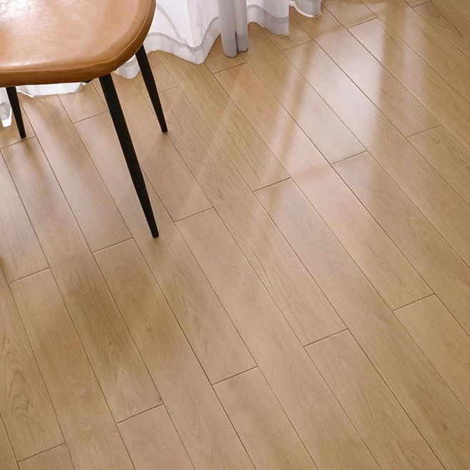 Pisos de tablones laminados de estilo moderno Piso laminado de madera con resistente rayones Clearhalo