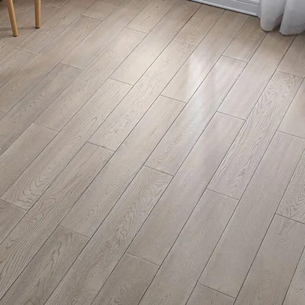 Pisos de tablones laminados de estilo moderno Piso laminado de madera con resistente rayones Clearhalo