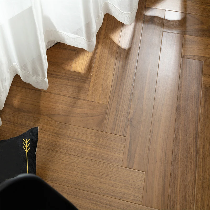 Pisos de tablones laminados de madera maciza Pisos laminados de color medio Clearhalo