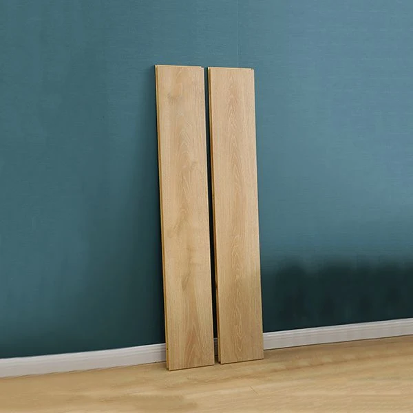Suelo laminado moderno de madera maciza natural de 12 mm, cierre con clic, resistente al agua Gris Clearhalo