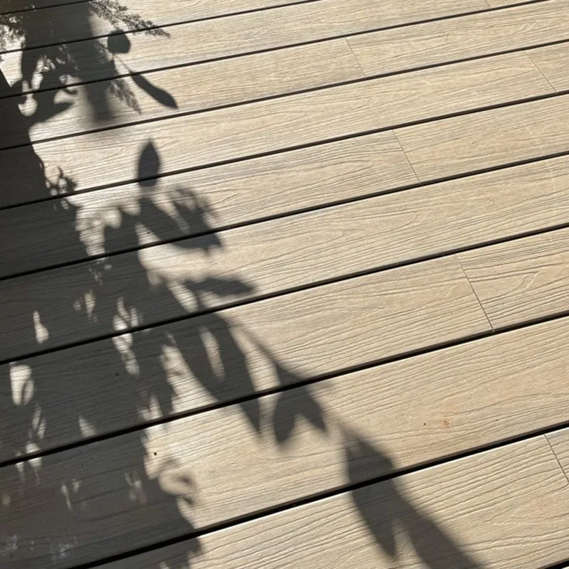 Tablero de piso grabado impermeable de madera al aire libre del tablón de cubierta moderno Gris Clearhalo
