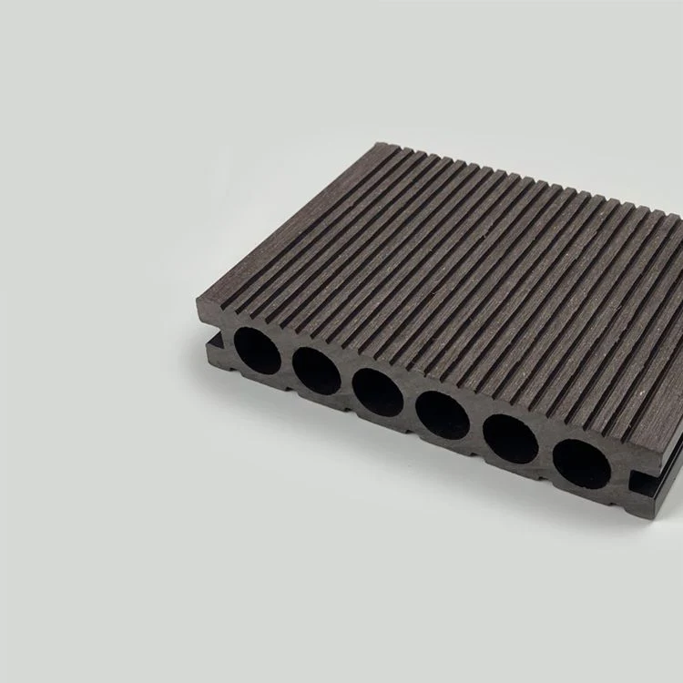 Tablero de piso impermeable con patrón de rayas de madera para pisos al aire libre Madera Clearhalo