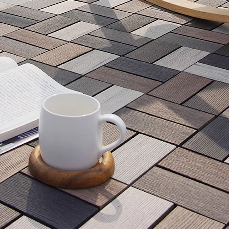 Tablones de madera autoadhesivos de madera marrón para suelo recuperados para balcón Clearhalo