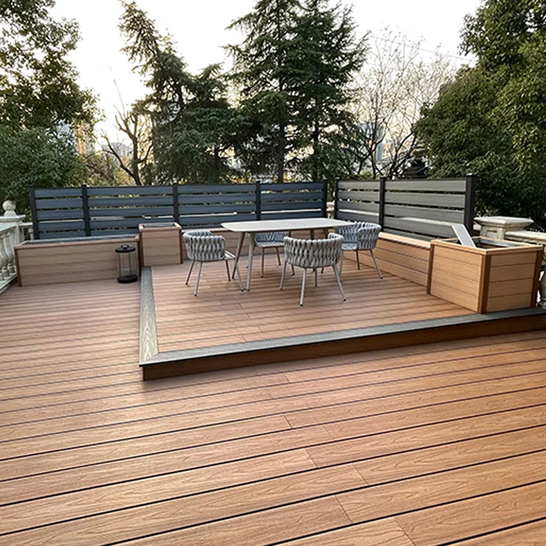 Tablones de piso de madera autoadhesivos de madera marrón, tablones de madera recuperados para patio Clearhalo