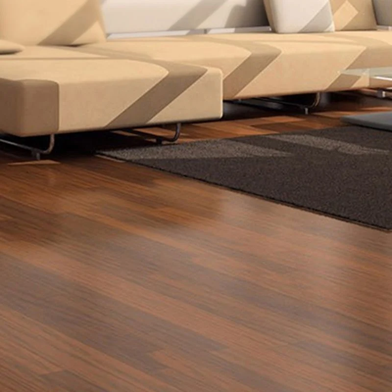 Tablones de piso de madera con cierre de clic, cepillado con alambre, pieza de moldura tradicional Clearhalo