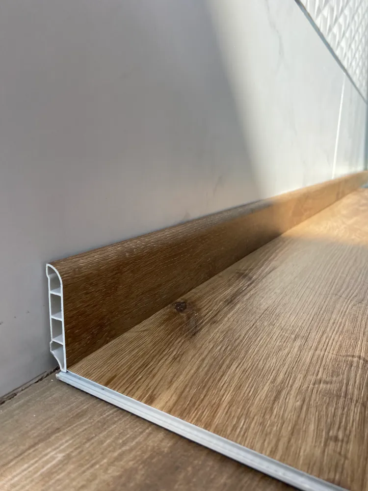 ZOCLO VINILICO BROS SPC 240X6X2CM #6627 COFFEE DULCE HOGAR